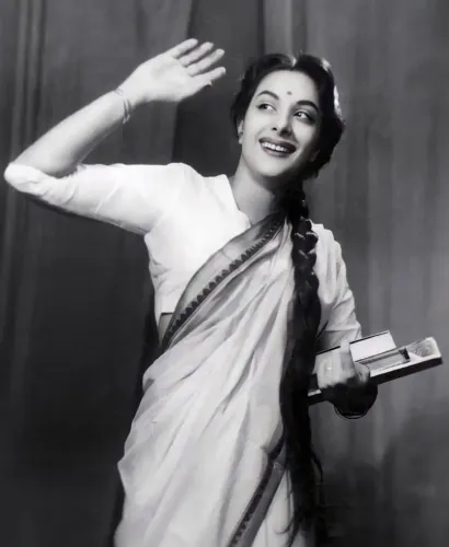 How Does Sanjay Dutt Remember His ‘Maa’ Nargis on Her Death Anniversary?