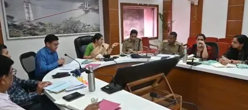 टिहरी DM नितिका खण्डेलवाल का एक्शन: चंबा-उत्तरकाशी मार्ग पर सुरक्षा सख्त, ब्लैक स्पॉट चिह्नित