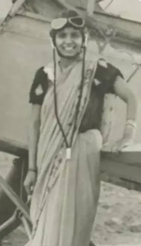 सरला ठकराल: जब महिलाओं ने आसमान में भरी उड़ान, साड़ी में छेड़ी क्रांति