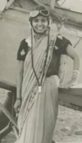 सरला ठकराल: जब महिलाओं के लिए सपने देखना भी संघर्ष था, साड़ी पहन खुले आसमान में भरी थी लंबी उड़ान