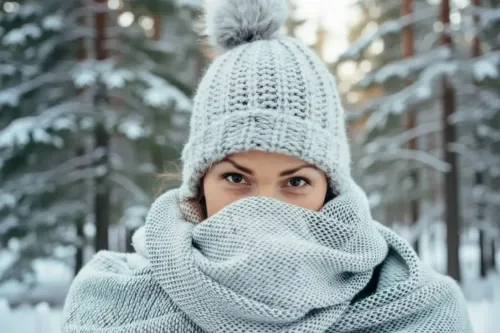 क्या सर्दी के मौसम में ये आदतें आपके बालों को नुकसान पहुँचा रही हैं?