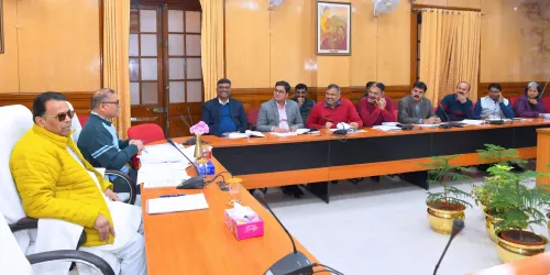 क्या सरकार की योजनाओं में लापरवाही को बर्दाश्त किया जाएगा? नरेंद्र कश्यप का बयान