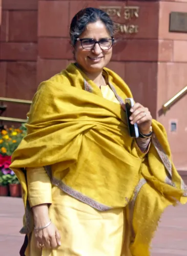 क्या सरकार महात्मा गांधी के नाम को लोगों के दिलों से हटाने की कोशिश कर रही है?: कांग्रेस सांसद