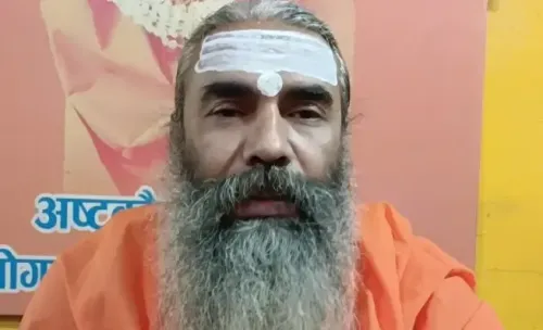 डॉ. योगानंद गिरि का 'सरके चुनर तेरी' विवाद पर बड़ा बयान, बॉलीवुड के खिलाफ आंदोलन की चेतावनी