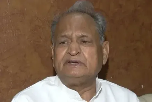 राहुल गांधी के कोटा दौरे से भाजपा बौखलाई: अशोक गहलोत का आरोप, पोस्टर हटाने पर कांग्रेस का विरोध