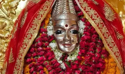 क्या सावन की चतुर्दशी पर वरलक्ष्मी व्रत और हयग्रीव जन्मोत्सव का महत्व है?
