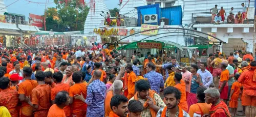सावन 2025: बैद्यनाथ धाम में उमड़ा आस्था का सैलाब, 105 किमी कांवर पथ पर लाखों श्रद्धालु