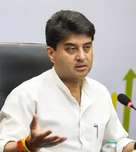 सिंधिया की पहल पर गुना के किसानों के लिए 2674 मीट्रिक टन डीएपी उपलब्ध