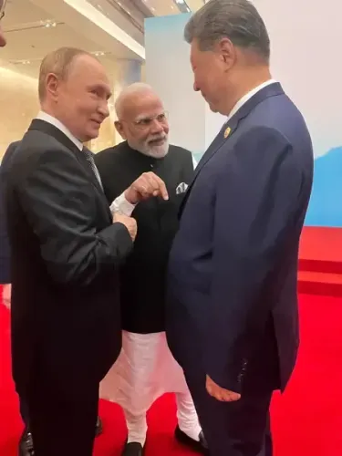 क्या एससीओ शिखर सम्मेलन में प्रधानमंत्री मोदी की पुतिन और जिनपिंग के साथ अहम मुलाकात हुई?