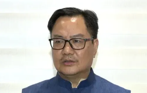 सेना देश की रक्षा करती है, उसे राजनीतिक विवादों में नहीं घसीटना चाहिए : किरेन रिजिजू