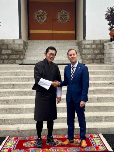 अमेरिकी राजदूत ने भूटान के नरेश जिग्मे खेसर वांगचुक से की मुलाकात, निवेश बढ़ाने पर हुई चर्चा