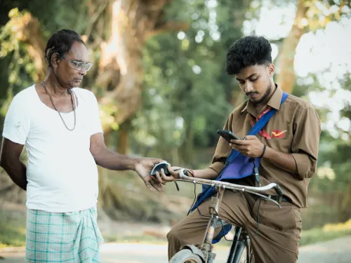 क्या ग्रामीण डाक सेवक सेवा, निष्ठा और भरोसे का संदेश लेकर लोगों तक पहुंचते हैं?