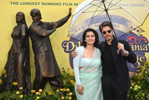 Did Shah Rukh Khan & Kajol Unveil a Raj–Simran Bronze Statue at Leicester Square for DDLJ's 30th Anniversary?