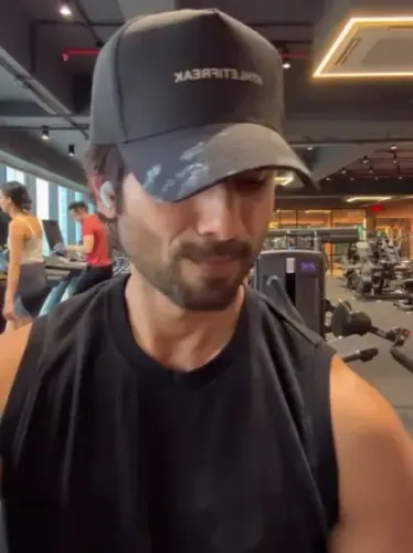 Is Shahid Kapoor Grooving to ‘Aashiqon Ki Colony’ in the Gym?