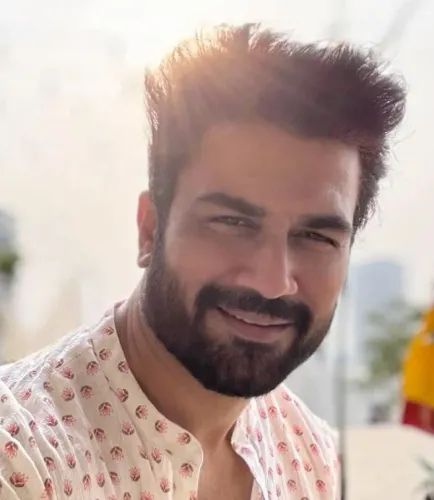 What Does Sharad Kelkar Think About Language Conflicts in India?