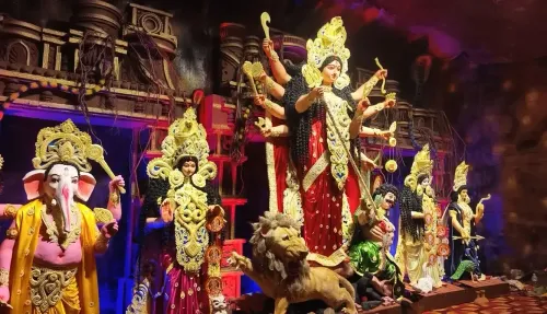 शारदीय नवरात्रि 2026: अष्टमी-नवमी 19 अक्टूबर को, कन्या पूजन में दें फैशन उपहार — जानें सही तिथि और विधि