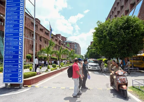 क्या शारदा विश्वविद्यालय आत्महत्या मामले ने छात्रों में आक्रोश पैदा किया?