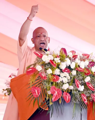 क्या शासकीय योजनाओं को हड़पने वाले ही कहते हैं कि 'वंदे मातरम' नहीं गाएंगे?: सीएम योगी