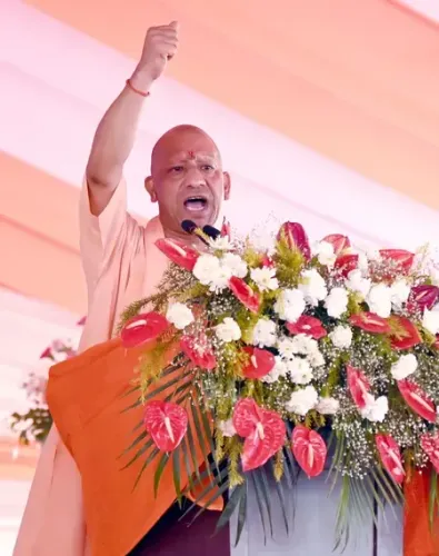 क्या शासकीय योजनाओं को हड़पने वाले ही कहते हैं कि 'वंदे मातरम' नहीं गाएंगे?: सीएम योगी