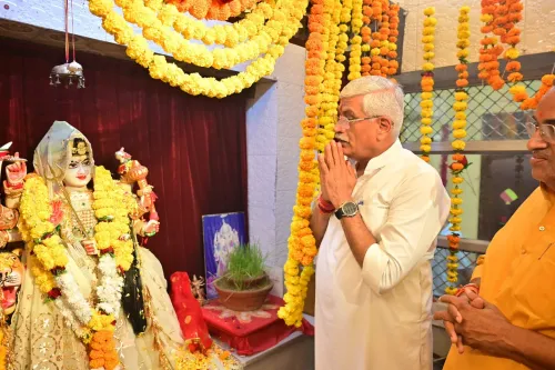 Shekhawat Offers Navami Prayers at Ratanada Durga Pandal