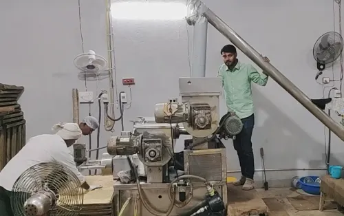 शेखपुरा के अंकुर ने पीएमईजीपी से खोली पास्ता फैक्ट्री, युवाओं को दे रहे रोजगार