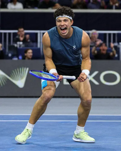Can Shelton Overcome Shapovalov in SF Thriller to Face Fritz in Dallas Final?