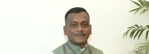 शिक्षा मंत्री पर बेबुनियाद आरोप: भाजपा सांसद मनोज टिग्गा ने राहुल-प्रियंका से माँगी सार्वजनिक माफी