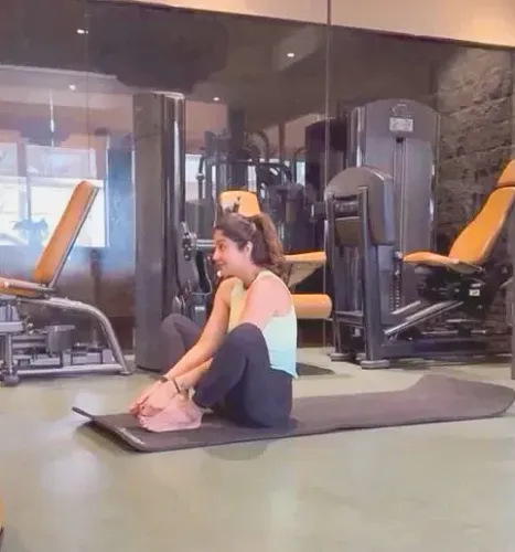 Shilpa Shetty tests core strength with backward roll challenge: 'Learning to get back up'