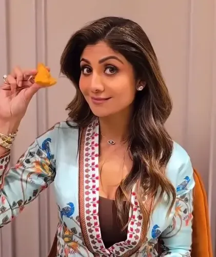 Shilpa Shetty Revels in Samosa Bliss on a Sunday
