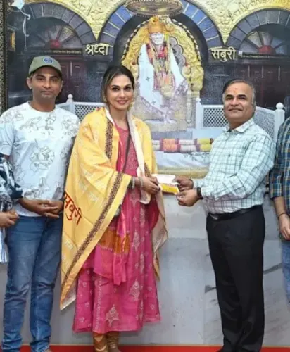 शिरडी साईं बाबा के दर्शन कर ईशा कोप्पिकर बोलीं, 'दिल भरा-भरा और मन हल्का हो गया' 