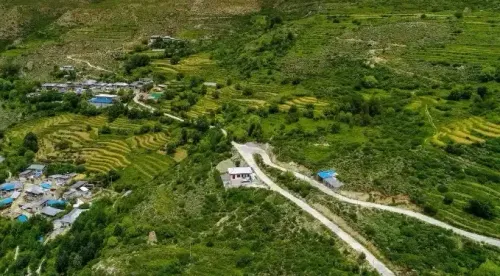 क्या शीत्सांग के ग्रामीण कस्बों में सड़कों की सुगमता दर 100 प्रतिशत है?