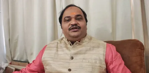 राहुल गांधी की बरी पर शिवसेना का तंज: 'कोर्ट पर अविश्वास, बरी होते ही जश्न — यह दोहरापन क्यों?'