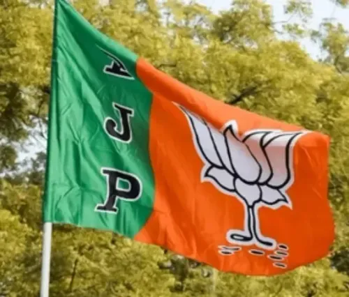 क्या शिवसेना को बदलापुर में बड़ा झटका लगा है? उपशहर प्रमुख प्रवीण राऊत और कार्यकर्ता भाजपा में शामिल