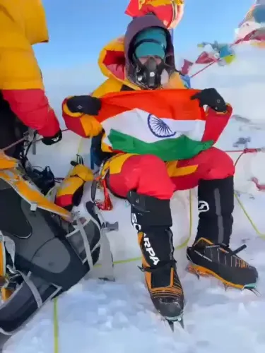 Shivraj Congratulates MP's Anjana Yadav on Everest Summit