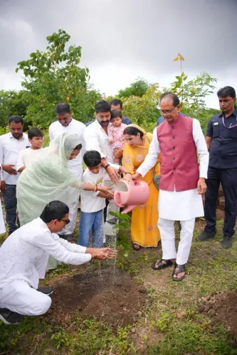 Shivraj plants sapling at Bhopal Smart City Park, invites public to join daily green drive