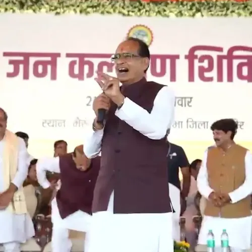 Shivraj Singh Chouhan calls to replace bouquets with books, aid