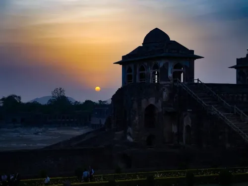 Shivraj Singh Chouhan Hails Mandu as Heartbeat of MP