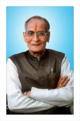 Shivraj Singh Chouhan Observes Father's Death Anniversary