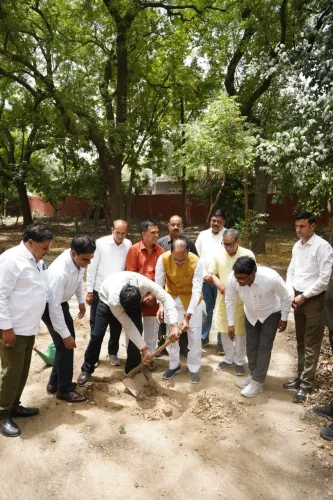 Shivraj Singh Chouhan Plants Saplings on Ganga Dussehra in Delhi