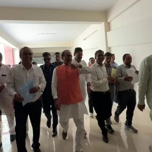 Shivraj Singh Chouhan Visits Ganjbasoda Agri College, Pledges Top-Tier Research Hub