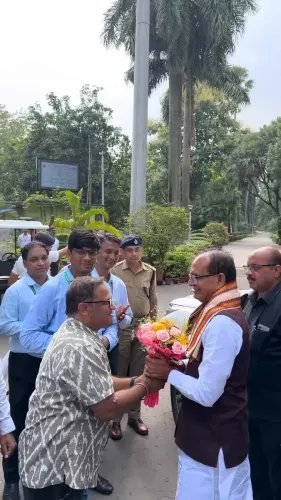 Shivraj visits Kolkata botanical garden, urges tree conservation