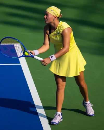 Shnaider beats Muchova 7-5, 6-3 to reach Wuhan Open quarter-finals