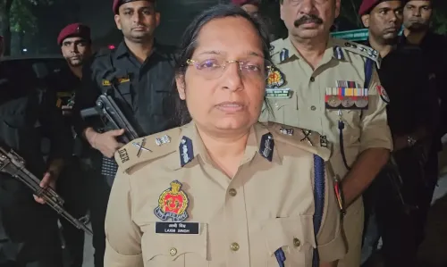 नोएडा पुलिस ने श्रमिकों के प्रदर्शन को भड़काने वाले मुख्य आरोपी आदित्य आनंद को गिरफ्तार किया