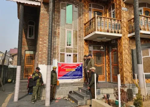 क्या श्रीनगर पुलिस ने कुख्यात ड्रग तस्कर के पिता की दो करोड़ की संपत्ति जब्त की?