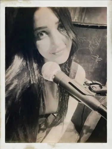 Did Shruti Haasan Just Share a Stunning Throwback Video of Her Song 'Edge'?