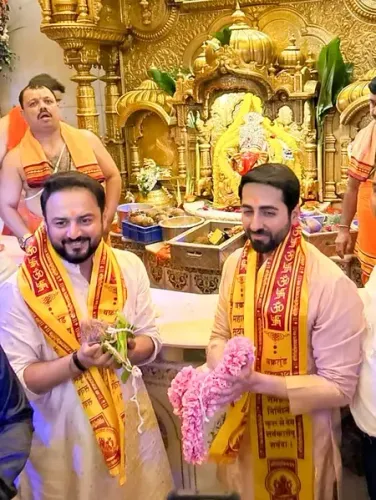 क्या आयुष्मान खुराना सिद्धिविनायक मंदिर में ‘थामा’ के लिए आशीर्वाद लेने पहुंचे?
