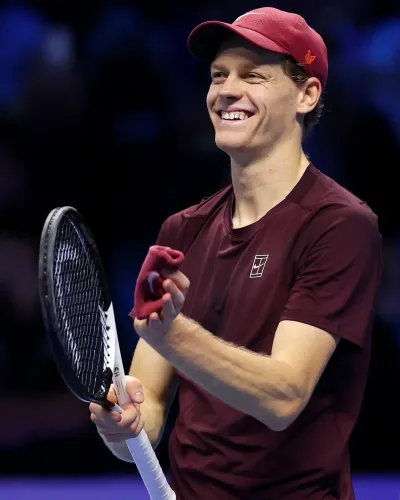 Can Sinner Overcome Zverev to Secure Semifinal Spot in Turin?