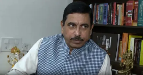 कर्नाटक SIR विवाद: प्रह्लाद जोशी ने चुनाव आयोग से की मुलाकात, CM शिवकुमार पर लगाए गंभीर आरोप