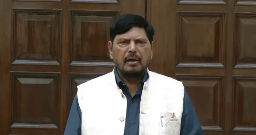 एसआईआर पर राहुल गांधी राजनीति कर रहे हैं: रामदास आठवले ने बताया 13 करोड़ वोट कटने का पूरा हिसाब