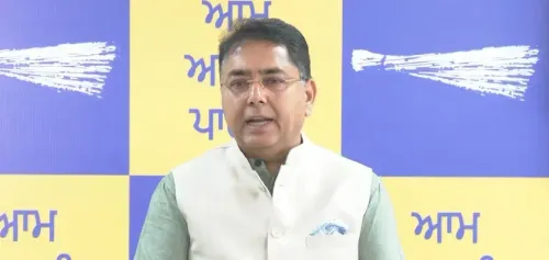 एसआईआर पर सुप्रीम कोर्ट के फैसले का विपक्ष ने किया स्वागत, चुनाव आयोग की कार्यशैली पर उठाए सवाल